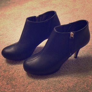 NEVER WORN NWOT Black Booties